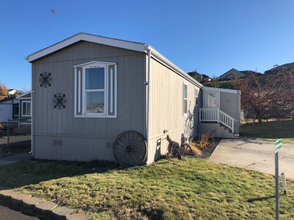 $1,400 / 2br - 784ft2 - 255 NW Golden Hills #34: Pets Welcome! (Pullman)63689276144385120