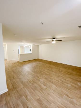 $1,499 / 3br - 1480ft2 - The Emerson - The Cambridge (Bowling Green)63700363249665123