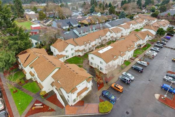 $1,692 / 2 habitaciones - 982 pies cuadrados - ¡Vistas pintorescas justo fuera de tu ventana! ¡Visita hoy! (Portland - Cerca del parque Mt. Tabor)63831465066883123