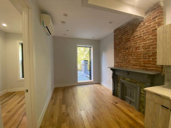 $2,850 / 1br - 600ft2 - PRIME CROWN HEIGHTS!SUNNY 1 BED!PRIVATE DECK!NEAR SUBWAY!MUST SEE! (Crown Heights)63862609945601121