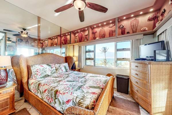 $290 / 4br - 1100ft2 - Newly Renovated Condo-Walk to Town/Loon 1 Mile/Pools/Hot Tb/Gm Rm/Fit (White Mountains Lincoln, NH)63931787848834121