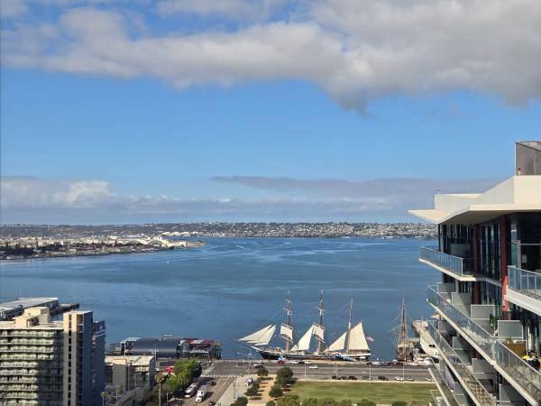 $4,275 / 2br - 1020ft2 - Vive al aire libre en Allegro Towers (Little Italy)63865933727745120