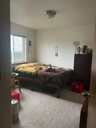 $825 / 2br - ✨Room in cute 2br 1.5ba Townhome✨ (Foster Powell)63999454142467122
