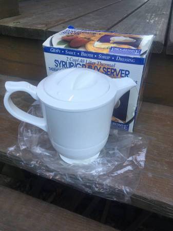 2 Cup Thermal Syrup/Gravy Server - 7 x 9 x 5 - Brand New In Box 1