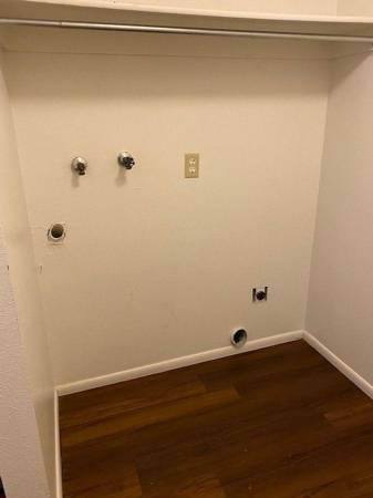 $1,225 / 2br - 1040ft2 - Smoke Free, Washer/Dryer Hookups, 24 Hour Access, Patio/Deck63674398315651124