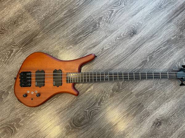 Dean Sledgehammer Bass Guitar 1