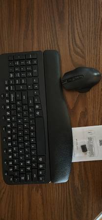 Ergonomic wireless keyboard & mouse 1