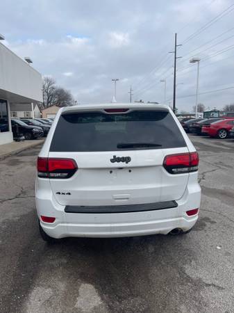 2018 Jeep Grand Cherokee Altitude 4WD - $13,990 (4425 E 11th St Tulsa)63470244365569124