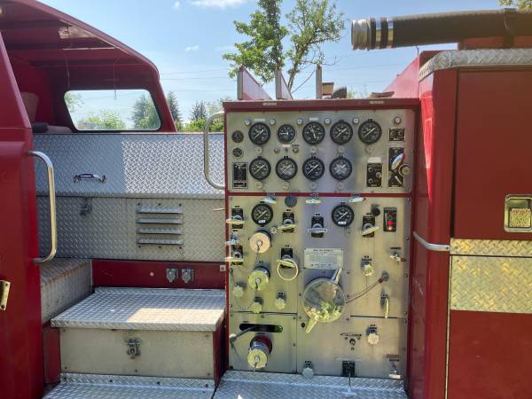CAMIÓN DE BOMBEROS MACK ORIGINAL DE 1971 EN VENTA - 3500 USD (Port Angeles, WA)63442635559937121