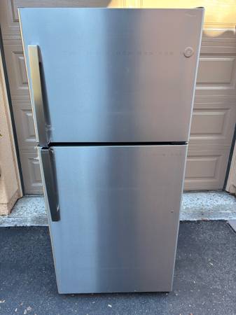 GE 19.2 cu ft Stainless Steel Refrigerator $600 free delivery 1