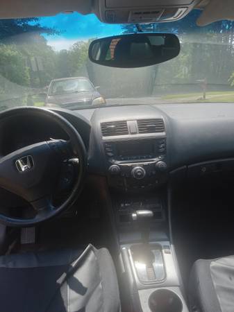 2006 honda accord todo en cuero techo solar 81 km millas - $2,499 (Stone mountain)63620680811649124