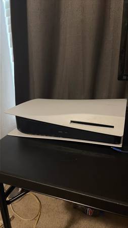 PS5 Disc Edition: controller and cords included 1