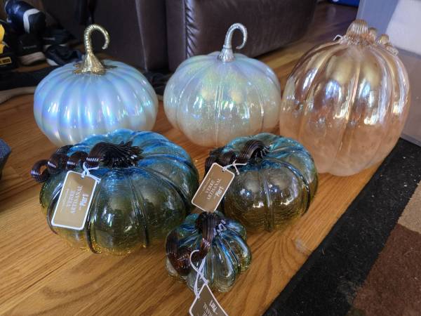 Glass pumpkins 1