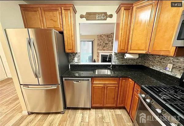 $1,800 / 2br - Unidad de 2 dormitorios en planta baja en Harbour Club (Sayreville)63676257713027120