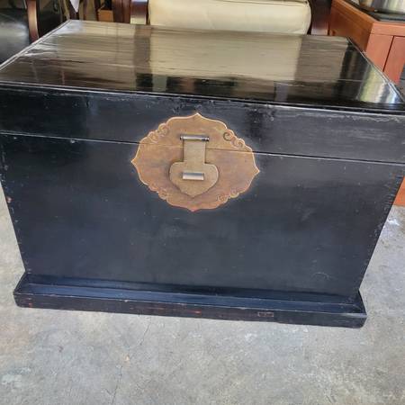 Black Laquer Vintage Trunk 1