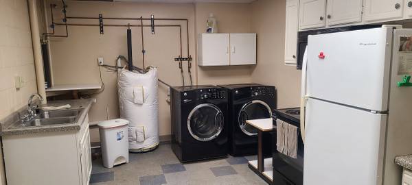 $950 / 720ft2 - Office space, kitchen, laundry, and shower- Holt Mi (Holt- Industrial park)63920839246851122