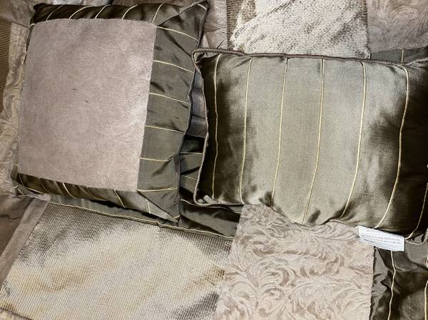used Gold queen comforter set 1