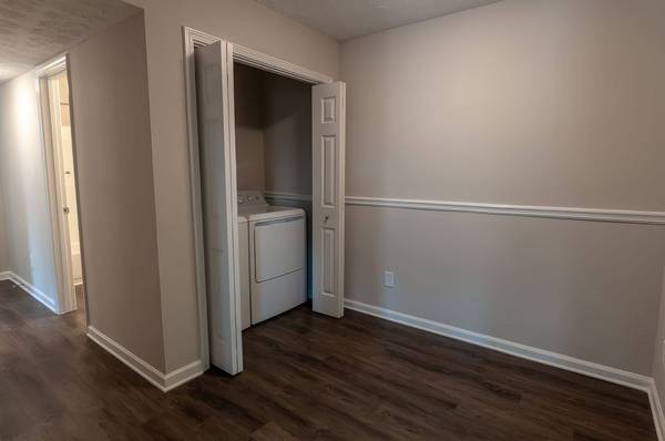 $1,320 / 2br - 960ft2 - Granite countertops, Stainless steel appliances, Large balconies (Athens)63792041894657121