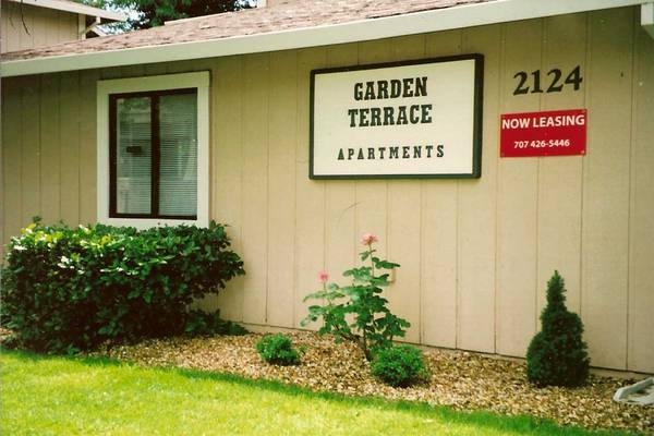 $2,050 / 2br - 1000ft2 - LARGE Cottage Apt/Lovely Garden View/Gated/NO CHARGE WGS/$500 dep (fairfield / vacaville)64017516123393122