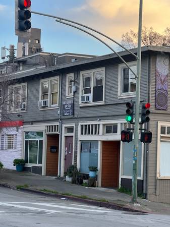 $2,400 / 3br - 1100ft2 - Dimond District 3 bedroom walk up apartment (oakland hills / mills)63880014512513120