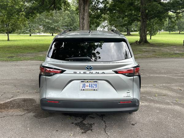 2022 Toyota Sienna LE Hybrid 69K Miles - $29,000 (NW DC)63618543484803122