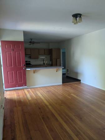 $1,875 / 3br - Unique, rare 3 bdrm upper level apartment (Woodlawn)64039223518594124