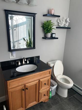 $850 / 1br - 120ft2 - Large House Bedroom Available (Marshfield)63809989336705124