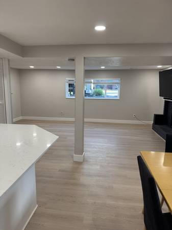 $1900.00 / 3br - 1200ft2 - Modern Unit in Murray, UT - Available 10/01 - $190063969192366851123