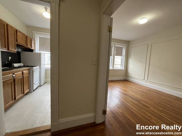 $2,295 / 2br - 700ft2 - [ASAP] NO FEE + $200 Cash Bonus, 1 Bed Split, Heat+HW Incl, Cats OK (Brighton/Cleveland Circle)63817539731073123