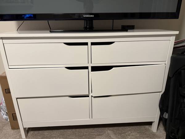 Free white 6 drawer dresser 1
