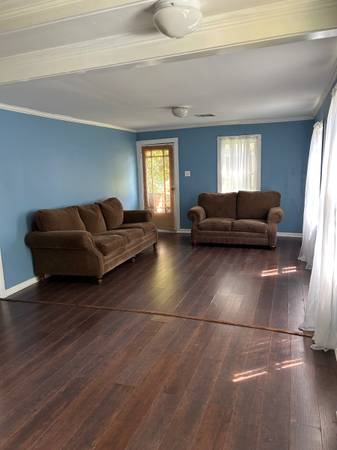 $1,100 / 1br - 1200ft2 - Casa con patio trasero privado (Lafayette)63857516156547122