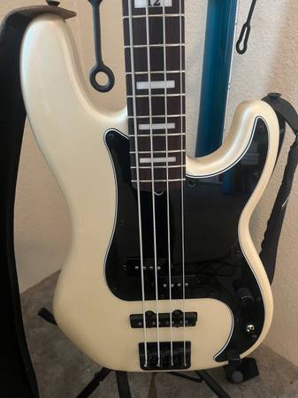 Duff McKagan Bass 1