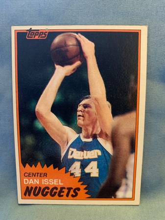 1981 Denver Nuggets trading card - Dan Issel (44) 1