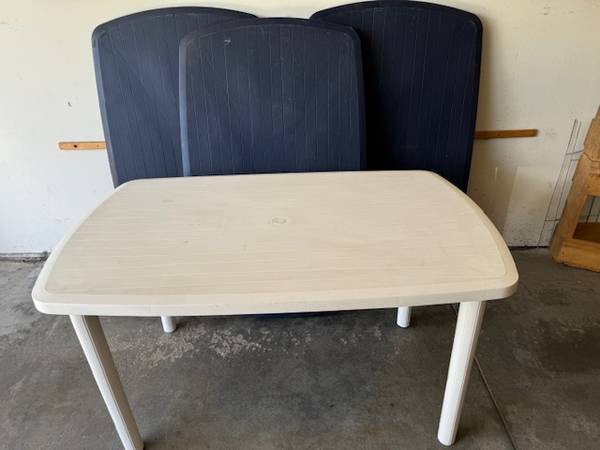 4 Party Tables with Removable Legs 1