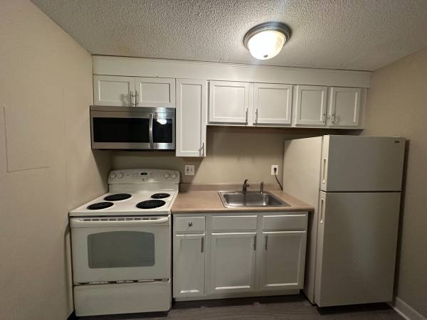 $2,100 STUDIO/HARVARD SQ./NO FEE/NOW/ HEAT/HOT WATER INC. GARDEN LEVEL $2,100 (Harvard Square)63951007779203122