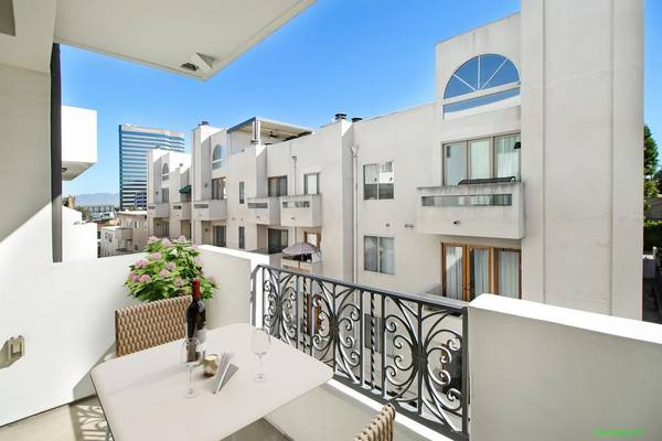 $3,295 / 2br - 1049ft2 - 1 Mes Gratis || Recientemente Reformado 2+2 en Sherman Oaks || ¡Llama AHORA! (Sherman Oaks)63952930498434124