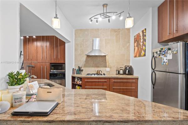 $275,000 / 1br - Beautifully remodeled 1Bed/1Bath gem in charming MIMO building (Miami Beach)64049276417411124
