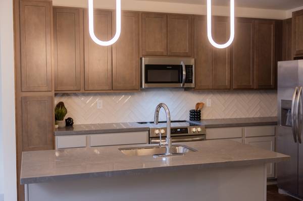 $1915.00 / 1br - 845ft2 - Corner One Bed, One Bath Apartment With Beautiful Views63982131449859123