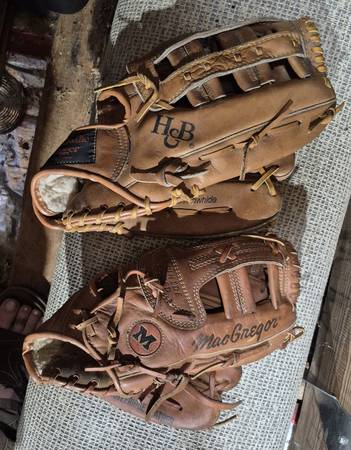 2 Vintage Leather Baseball Gloves – Louisville Slugger & MacGregor 1