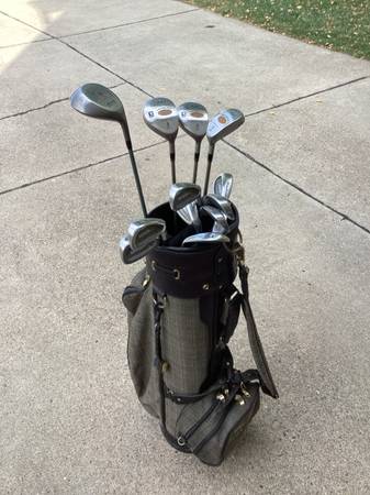 1 Woman’s Graphite Shafted Golf Clubs 13 And Bag 1