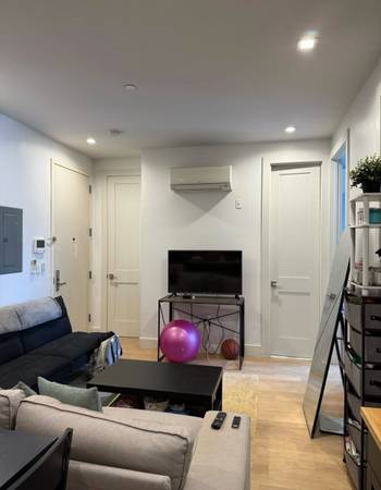 $1,069 / 4br - 4 Beds 2 Baths Apt (Ridgewood)63912046953987124
