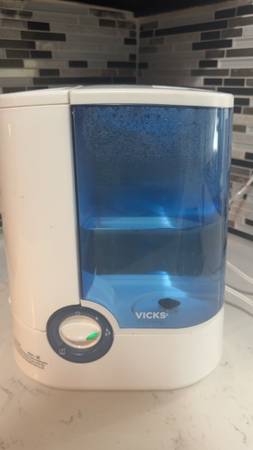 Vicks Humidifier 1