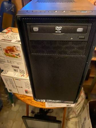 Gaming computer case, Lighted fans, Drive caddies, DVD writer 1