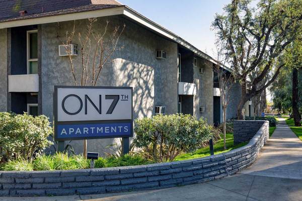 $2,355 / 2br - 924ft2 - Spacious Closets, Gas or Electric Range, On-Site Laundry Facilities (1012 West 7th Street, Upland, CA)64028084257922124