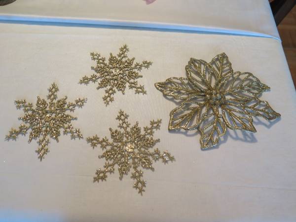GLITTER SNOWFLAKE DECORATIONS 1
