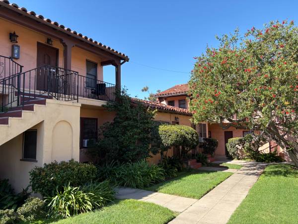 $2,195 / 1br - 500ft2 - Rare 1BR in Wonderful Area with Unique, Vintage Charm! (San Diego)63865701926019121