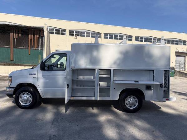 2019 Ford E-350 - Photo 6