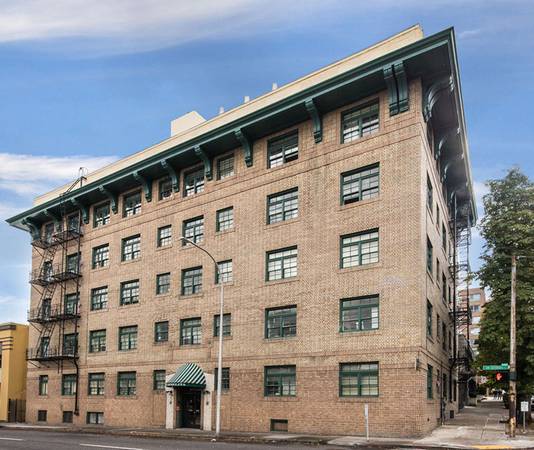 $1,575 / 1br - 763ft2 - Spacious 1 Bdrm in Historic Building, Park Blocks ~ Apply Now! (Park Blocks, Downtown, PSU, SW Portland)63895015021442121