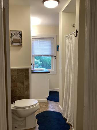 $1,125 / 2br - Beautiful sun soaked fully furnished first floor large apartment East (Easthampton)64017046330370124
