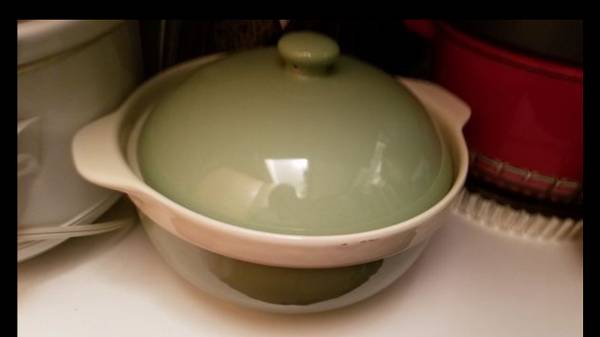 Ceramic bowl with lid 1